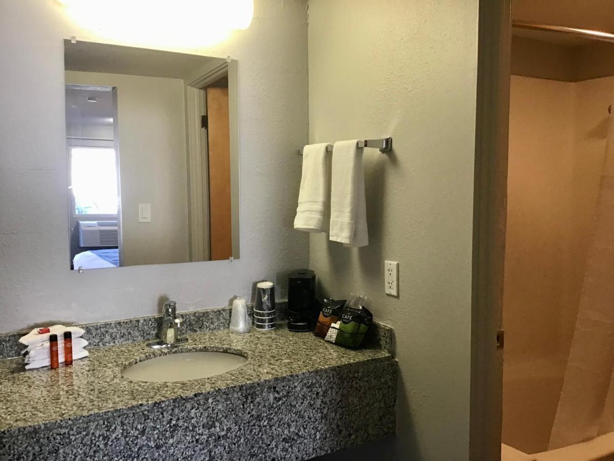 Travelodge Inn & Suites By Wyndham Missoula University Park Exteriör bild