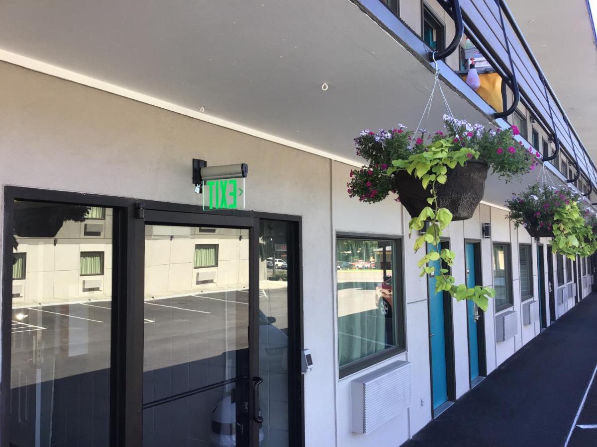 Travelodge Inn & Suites By Wyndham Missoula University Park Exteriör bild